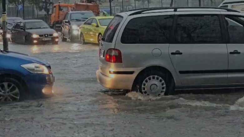 Banesa nën ujë dhe toka të përmbytura, Ministria e Mbrojtjes informon mbi situatën nga reshjet në Durrës