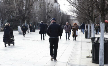 Të rinjtë në Kosovë jetojnë me prindërit: Lidhje e fortë kulturore apo domosdoshmëri ekonomike?