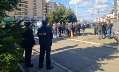 Banorët me protestë kërkojnë fundin e reduktimeve të ujit në lagjen “Bajram Curri” të Prizrenit