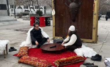 Koalicioni për familje pret qytetarët për një “kafe” në sheshin “Skëndërbeu”