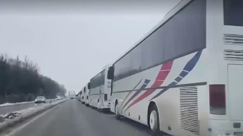 Vazhdon greva e pronarëve të autobusëve në linjën Podujevë-Prishtinë