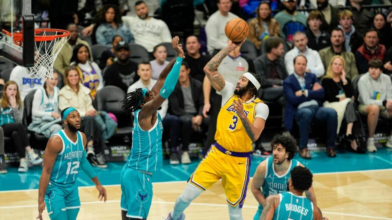 Fitorja e katërt radhazi për Lakers, triumfojnë në udhëtim te Hornets