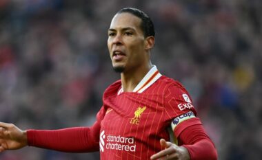 Van Dijk dhuron një përditësim shqetësues për të ardhmen e tij tek Liverpooli