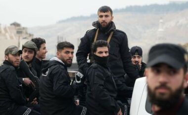 Njihuni me ushtarët që vihen “në gjah” për të kapur udhëheqësit e lartë të regjimit të Assadit që terrorizuan Sirinë