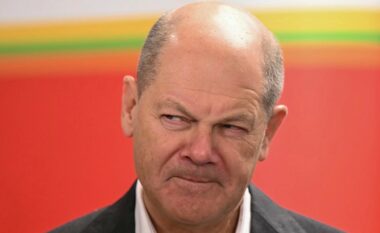 Scholz ‘i irrituar’ nga pyetjet për vendosjen e trupave gjermane në Ukrainë