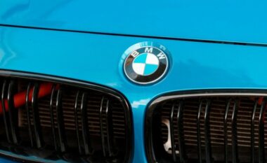 Si ‘lindi’ logoja e BMW dhe çfarë përfaqëson në të vërtetë?