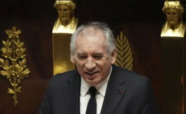 Kryeministri francez Bayrou përballet me votë mosbesimi pasi kaloi planin e buxhetit në parlament