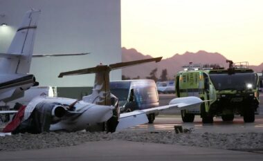 Dy aeroplanë privat përplasen në aeroportin Scottsdale në Arizona, humb jetën një person