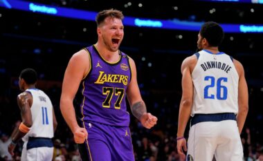 Doncic shkëlqen me ‘triple-double’ ndaj ish-skuadrës, Lakers mposhtin Dallasin