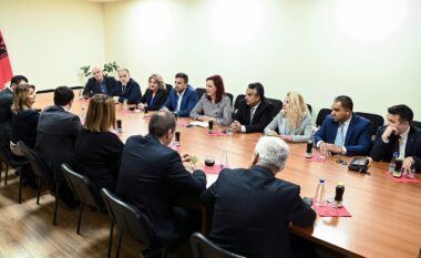 Partitë e komuniteteve joserbe vendosin kushte për votimin e qeverisë së re – Duda Balje kërkon komunën e Zhupës