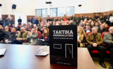 Në Mitrovicë përurohet libri shkencor “Taktika Kriminalistike”, synon t’i ndihmojë profesionistët e kriminalistikës dhe drejtësisë penale