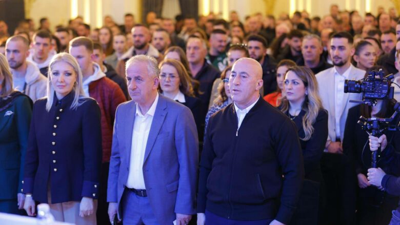 Haradinaj në Suharekë: Grante pa kthim për biznese dhe bursa për të gjithë studentët 