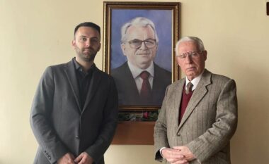 Krasniqi viziton Shoqatën e të Burgosurve Politikë, merr mbështetje nga Selatin Novosella për kanditaturën e tij