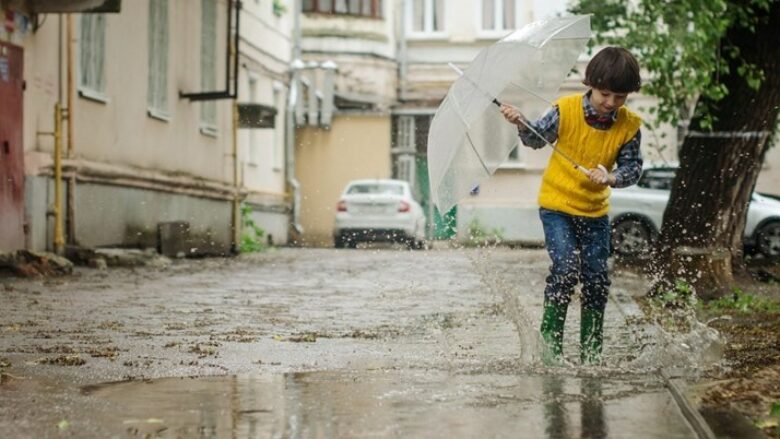 Pesë zakone që prindërit duhet të shmangin nëse duan të rrisin një fëmijë të sigurt