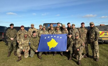 Pjesëtarët e FSK-së shënojnë Ditën e Pavarësisë në Mbretërinë e Bashkuar, gati për të trajnuar ushtarët ukrainas