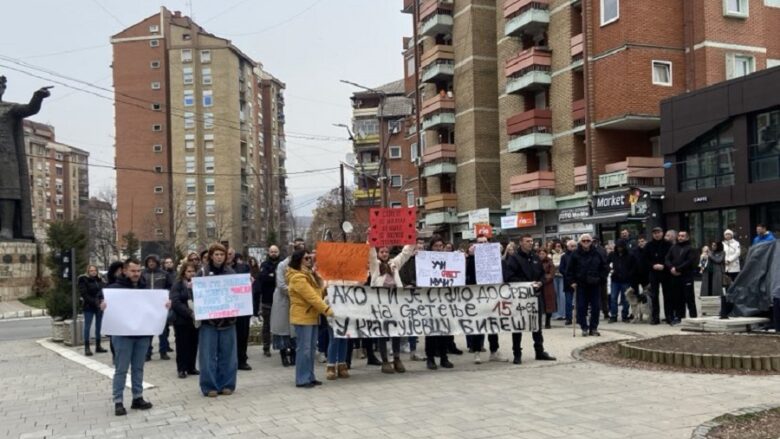 Tubimi publik në veri për viktimat në Novi Sad, përfundoi qetë dhe pa incidente