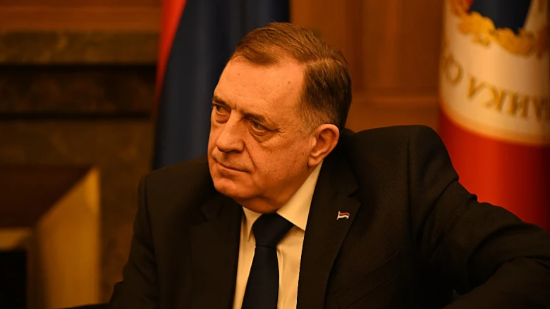 Dodik thotë se nuk do të shkojë në burg – takohet me Vuçiqin në Banjallukë