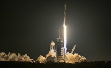 SpaceX nis anijen kozmike Lunar Athena drejt Hënës