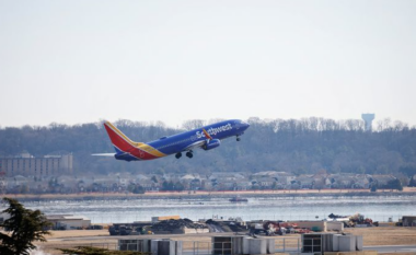 A është ende e sigurt të fluturosh me aeroplanë? Ekspertët e aviacionit japin ‘verdiktin e tyre’ pas incidentit në Uashington