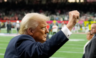 Donald Trump bën histori si presidenti i parë në detyrë i SHBA-së që merr pjesë në Super Bowl