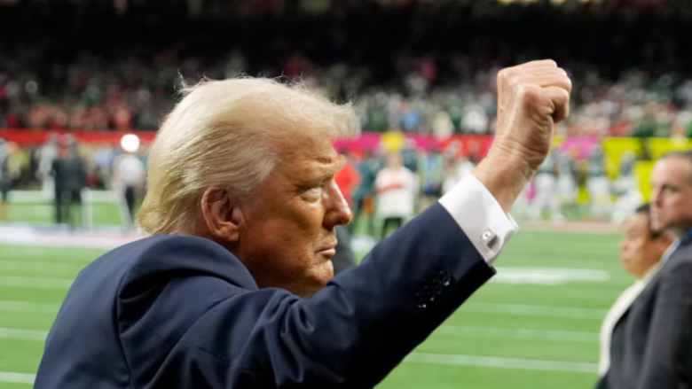 Donald Trump bën histori si presidenti i parë në detyrë i SHBA-së që merr pjesë në Super Bowl