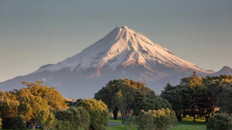 Ndodh edhe kjo - mali Taranaki në Zelandën e Re tani njihet ligjërisht si person