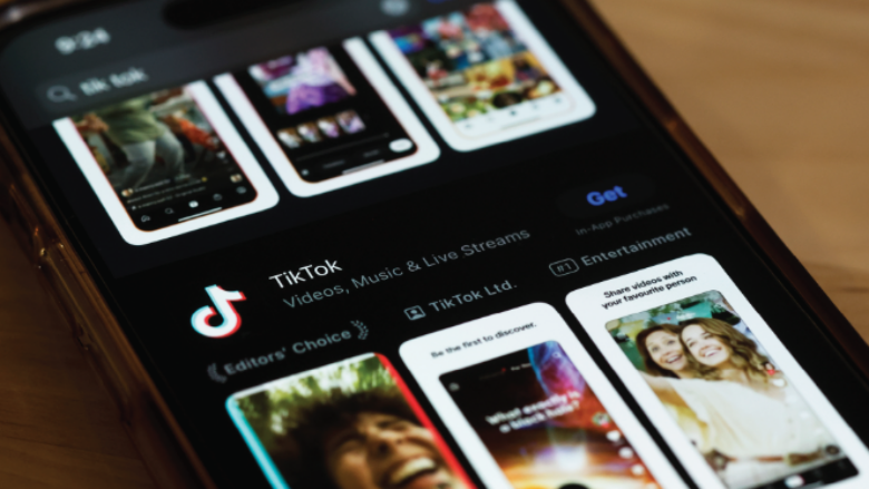 TikTok kthehet në dyqanet e aplikacioneve të Apple dhe Google në SHBA