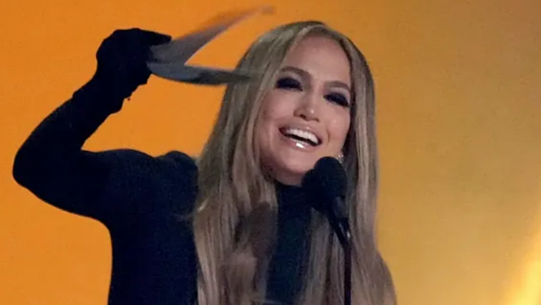 Jennifer Lopez fotografohet me një unazë të madhe diamanti