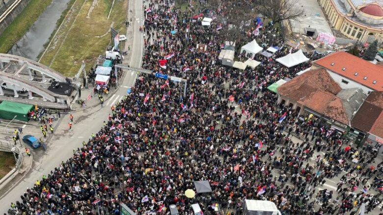 Në protestat e studentëve në Serbi edhe veteranë të brigadës që luftoi në Kosovë