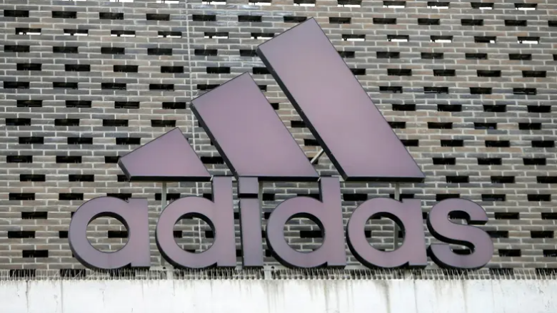 Turqia gjobit Adidas-in me 15,000 dollarë për këpucët e lëkurës së derrit