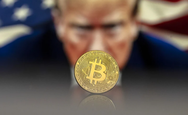 Çmimi i bitcoin në nivelin më të ulët që nga fundi i 2024, teksa tregu i kriptovalutave “futet në alarm” nga tarifat e Trump