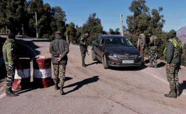 Njerëzit kanë frikë të hanë, të pinë dhe të dalin jashtë – ankthi pushton fshatin indian pasi një sëmundje misterioze vret 17 njerëz