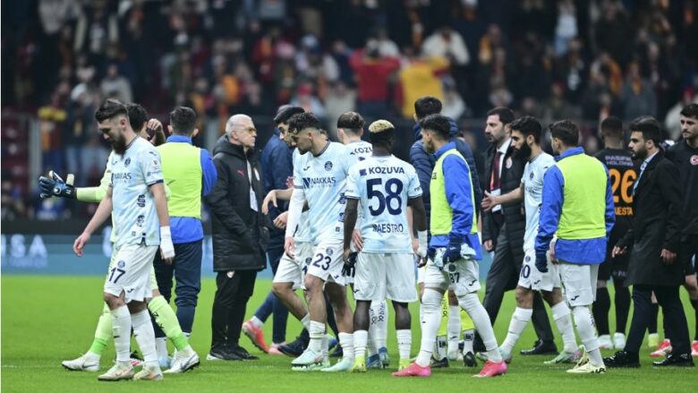 Ankesa në gjykimin e ndeshjes, Adana Demirspor largohet nga fusha në përballje me Galatasarayn