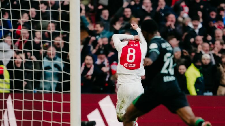 Ajaxi fiton në De Klassieker ndaj Feyenoord – kthehet fuqishëm në luftë për titull