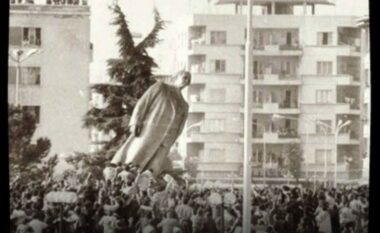 Përkujtohet sot rënia e monumentit të diktatorit komunist Enver Hoxha