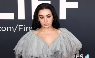 Charli XCX fiton çmimin e saj të parë ‘Grammy’ për albumin e suksesshëm ‘Brat’