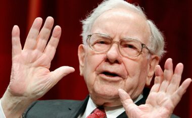 Warren Buffett: “Para se të vdisni, pavarësisht sa para keni, kështu duhet ta ndani pasurinë tuaj”