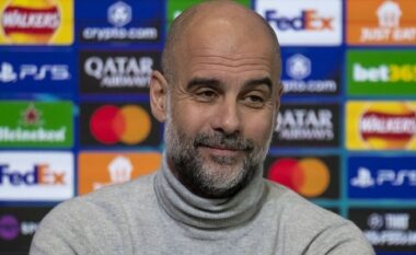 Pep Guardiola dorëzohet para gazetarëve kur pyetet për transferimet e Man Cityt