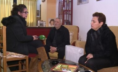 “Në letër shkruante ‘a t’i tregoj babit’”: Flasin prindërit e 16 vjeçares që u vetëvra në Gjirokastër