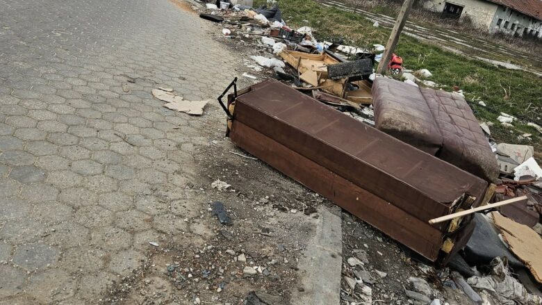 Përfaqësuesit e lagjes “Jeta e Re” në Prizren kërkojnë pastrimin e mbeturinave dhe më shumë përgjegjësi qytetare