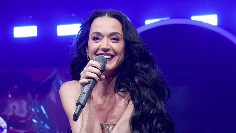 Katy Perry tregon sekretin si i menaxhon komentet negative