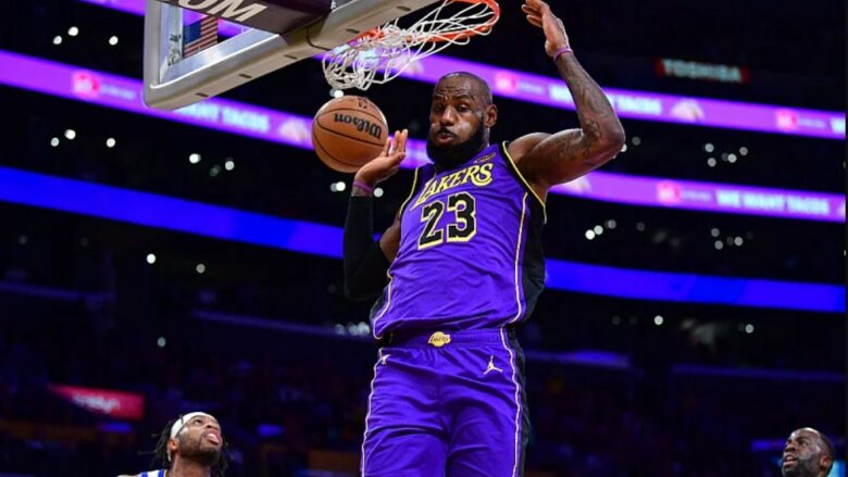 LeBron James nuk ndalet – në dekadën e tij të pestë, ai shënoi 42 pikë dhe vendosi një rekord të ri në NBA