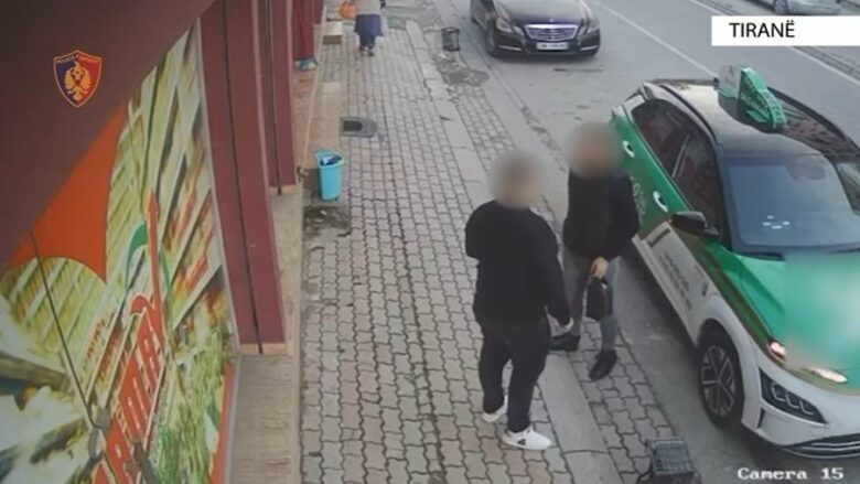 Mashtruan biznesmenin në Tiranë, arrestohet 26-vjeçari dhe shpallet në kërkim një 32-vjeçar