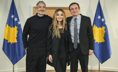 Rita Ora rishpërndan në Instagram fotografitë nga vizita e saj e fundit në Kosovë dhe takimi me Kryeministrin Kurti