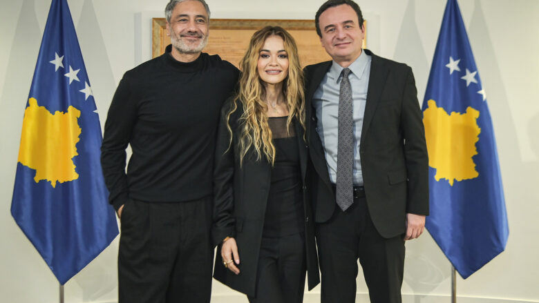 Rita Ora rishpërndan në Instagram fotografitë nga vizita e saj e fundit në Kosovë dhe takimi me Kryeministrin Kurti