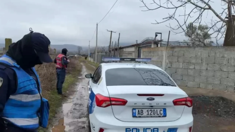 Vrasja e 20-vjeçarit në oborrin e shtëpisë në Shkodër, shoqërohen 20 persona në polici