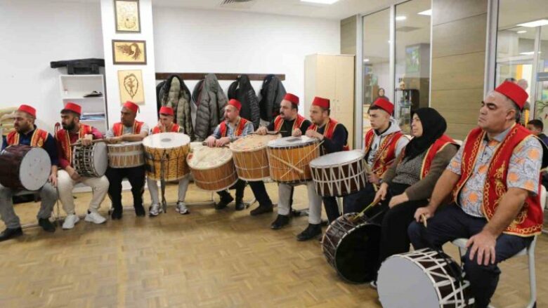 Daullexhinjtë në Stamboll bëjnë provat e fundit për muajin e Ramazanit