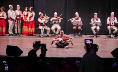 Ansambli “Shota” ndriçon skenën e Suharekës për festën e Pavarësisë