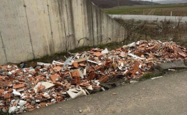 Hedhja e mbeturinave në Suharekë, Muharremaj bën thirrje për përgjegjësi