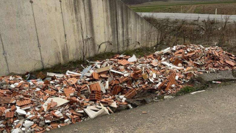 Hedhja e mbeturinave në Suharekë, Muharremaj bën thirrje për përgjegjësi